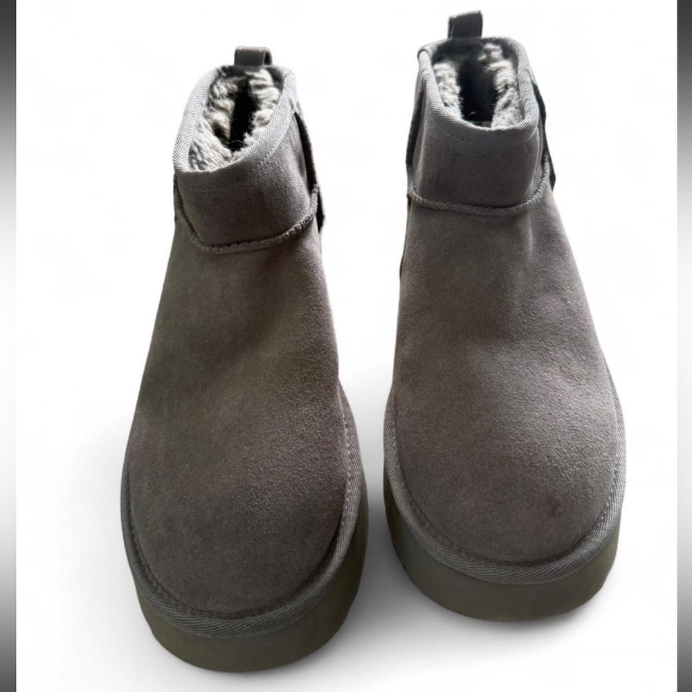 UGG Women's Short Suede Booties in Gray